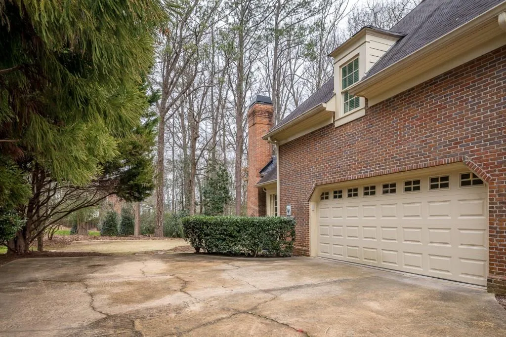 570 Avignon Court, Sandy Springs, Georgia 30350, 4 Bedrooms Bedrooms, ,3 BathroomsBathrooms,Residential,Sold,570 Avignon Court,6675596