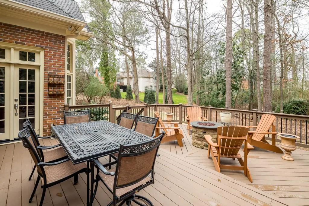 570 Avignon Court, Sandy Springs, Georgia 30350, 4 Bedrooms Bedrooms, ,3 BathroomsBathrooms,Residential,Sold,570 Avignon Court,6675596