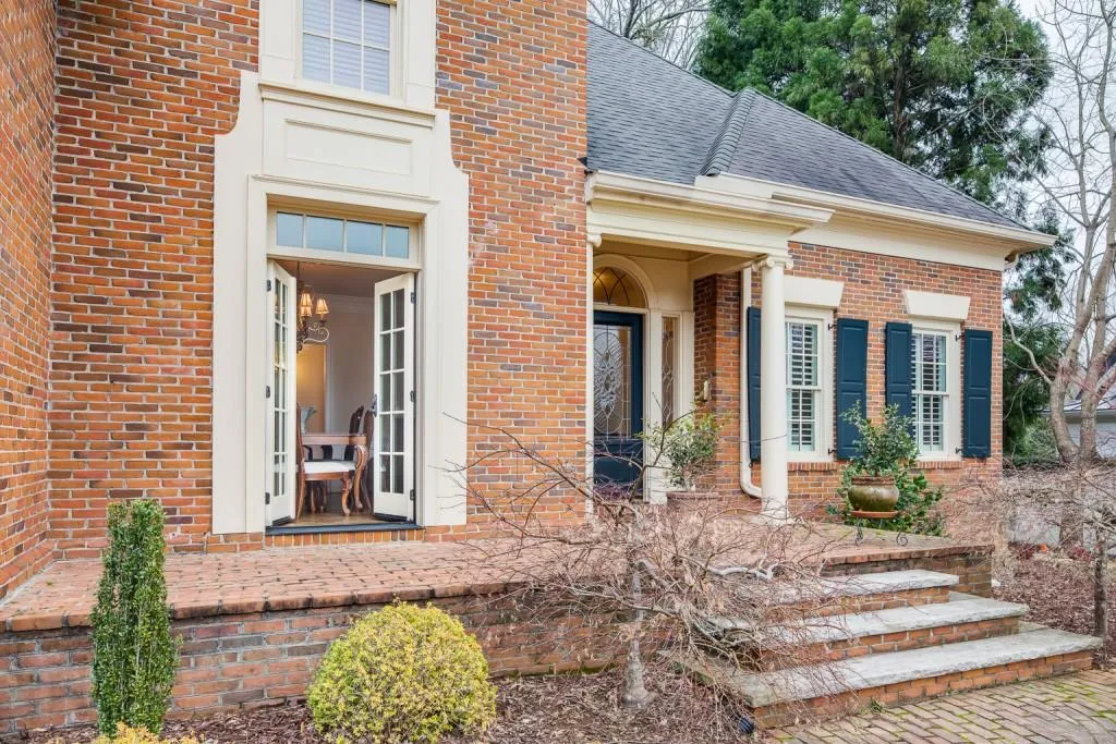 570 Avignon Court, Sandy Springs, Georgia 30350, 4 Bedrooms Bedrooms, ,3 BathroomsBathrooms,Residential,Sold,570 Avignon Court,6675596