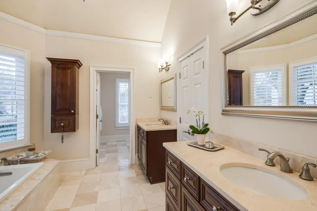 570 Avignon Court, Sandy Springs, Georgia 30350, 4 Bedrooms Bedrooms, ,3 BathroomsBathrooms,Residential,Sold,570 Avignon Court,6675596