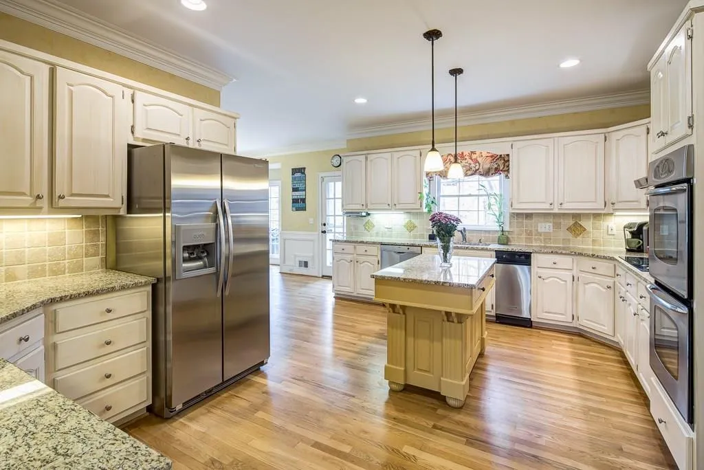 7615 Wolf Brook Drive, Sandy Springs, Georgia 30350, 5 Bedrooms Bedrooms, ,4 BathroomsBathrooms,Residential,Sold,7615 Wolf Brook Drive,6514029