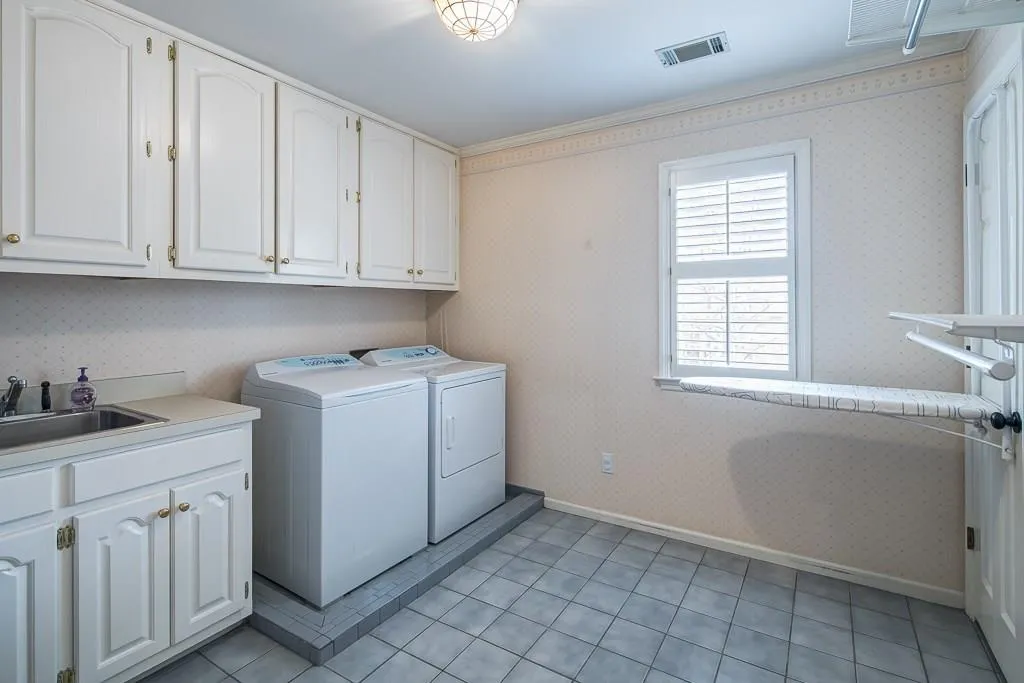 7615 Wolf Brook Drive, Sandy Springs, Georgia 30350, 5 Bedrooms Bedrooms, ,4 BathroomsBathrooms,Residential,Sold,7615 Wolf Brook Drive,6514029