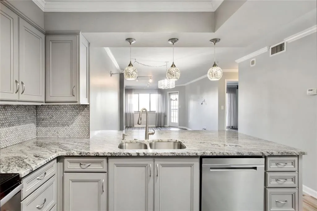 795 Hammond Drive Unit 501, Atlanta, Georgia 30328, 2 Bedrooms Bedrooms, ,1 BathroomBathrooms,Residential,Sold,795 Hammond Drive Unit 501,6974766