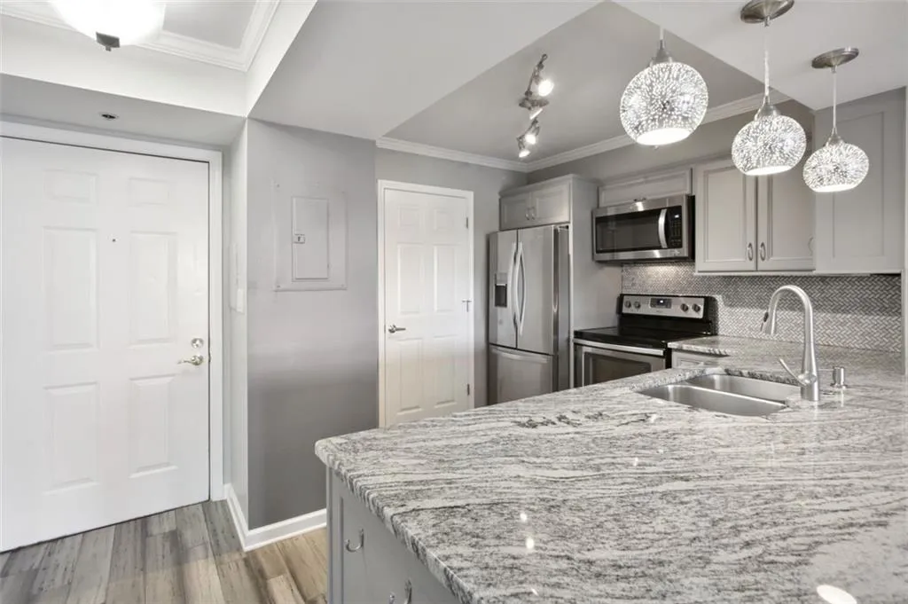 795 Hammond Drive Unit 501, Atlanta, Georgia 30328, 2 Bedrooms Bedrooms, ,1 BathroomBathrooms,Residential,Sold,795 Hammond Drive Unit 501,6974766