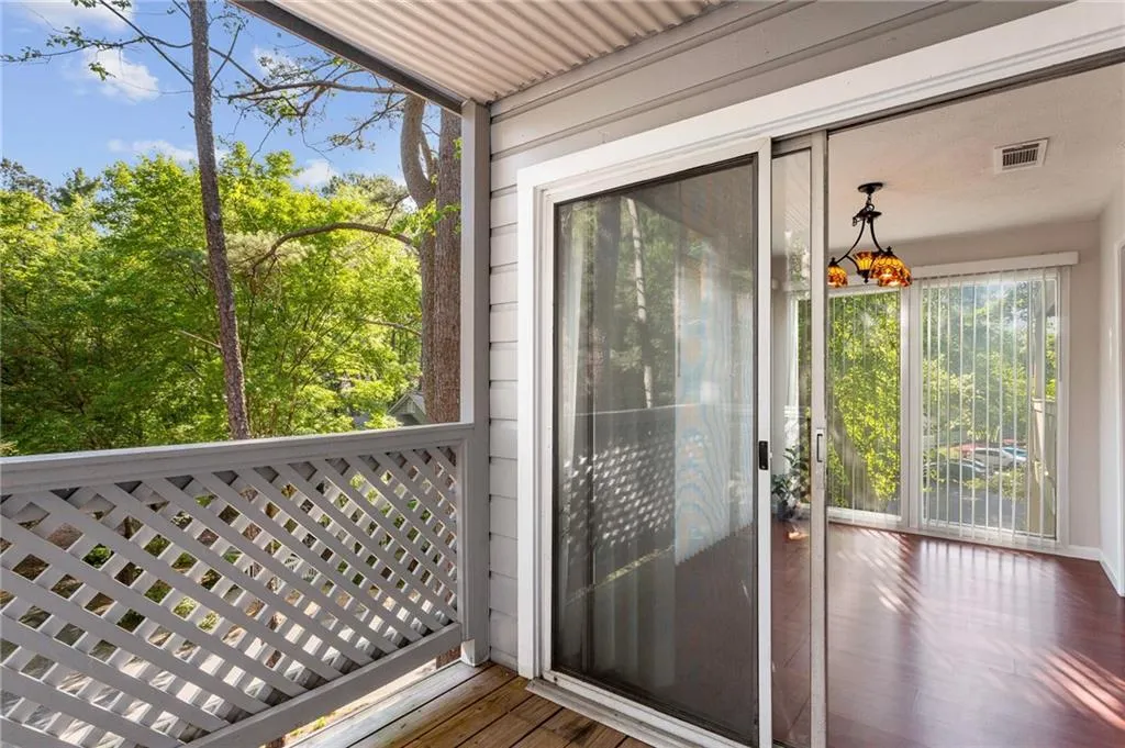 407 Natchez Trace, Sandy Springs, Georgia 30350, 2 Bedrooms Bedrooms, ,2 BathroomsBathrooms,Residential,Sold,407 Natchez Trace,7197668