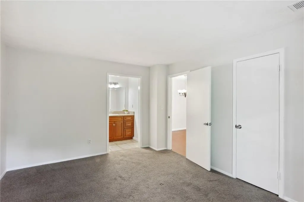 407 Natchez Trace, Sandy Springs, Georgia 30350, 2 Bedrooms Bedrooms, ,2 BathroomsBathrooms,Residential,Sold,407 Natchez Trace,7197668