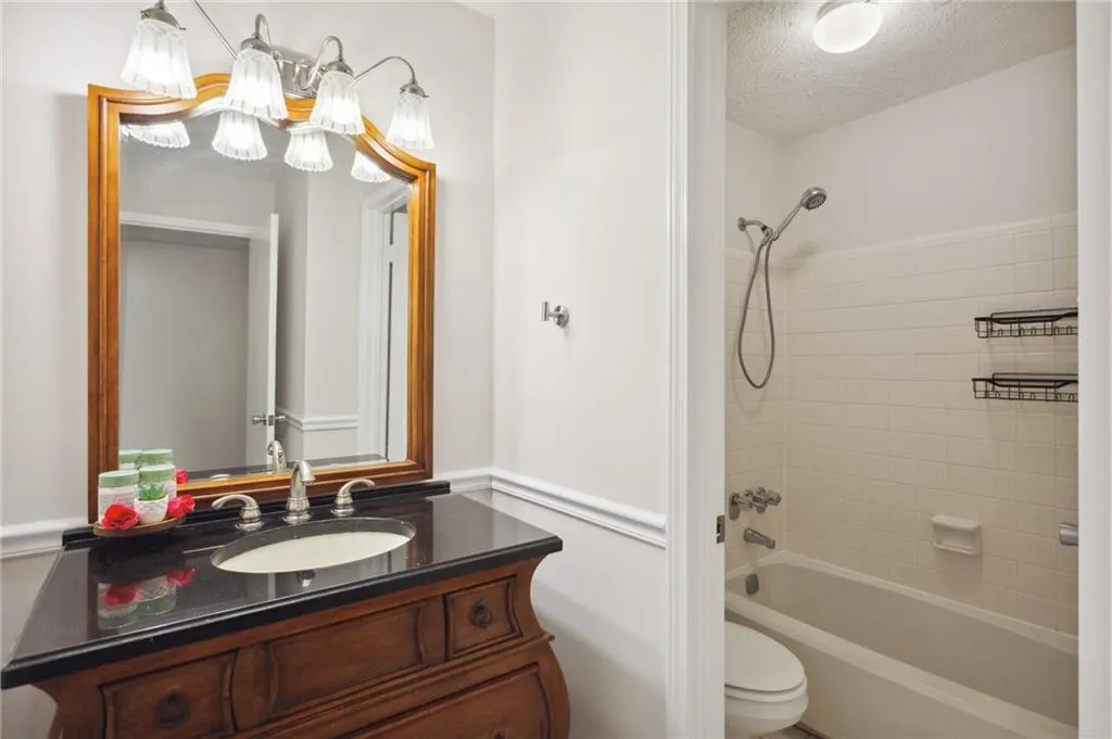 407 Natchez Trace, Sandy Springs, Georgia 30350, 2 Bedrooms Bedrooms, ,2 BathroomsBathrooms,Residential,Sold,407 Natchez Trace,7197668