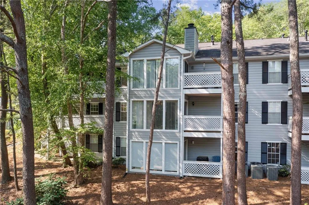 407 Natchez Trace, Sandy Springs, Georgia 30350, 2 Bedrooms Bedrooms, ,2 BathroomsBathrooms,Residential,Sold,407 Natchez Trace,7197668