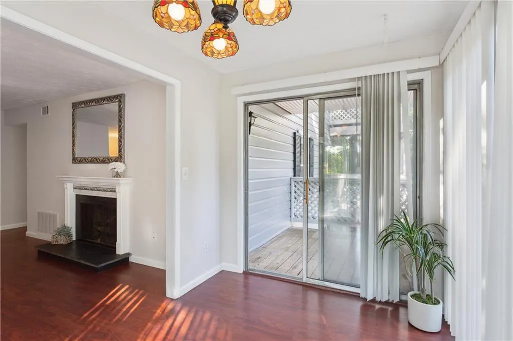 407 Natchez Trace, Sandy Springs, Georgia 30350, 2 Bedrooms Bedrooms, ,2 BathroomsBathrooms,Residential,Sold,407 Natchez Trace,7197668