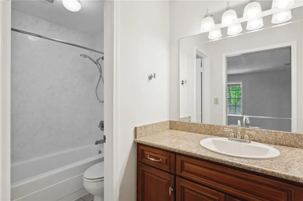 407 Natchez Trace, Sandy Springs, Georgia 30350, 2 Bedrooms Bedrooms, ,2 BathroomsBathrooms,Residential,Sold,407 Natchez Trace,7197668