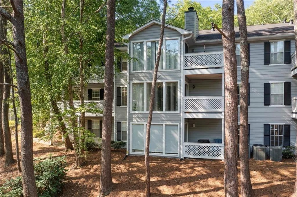 407 Natchez Trace, Sandy Springs, Georgia 30350, 2 Bedrooms Bedrooms, ,2 BathroomsBathrooms,Residential,Sold,407 Natchez Trace,7197668