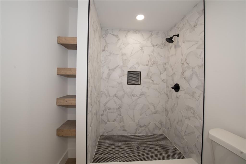 5143 Roswell Road Unit 2, Sandy Springs, Georgia 30342, 2 Bedrooms Bedrooms, ,2 BathroomsBathrooms,Residential,Sold,5143 Roswell Road Unit 2,7303460