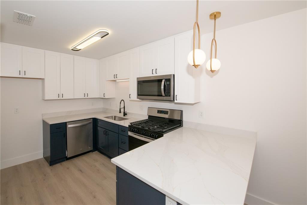 5143 Roswell Road Unit 2, Sandy Springs, Georgia 30342, 2 Bedrooms Bedrooms, ,2 BathroomsBathrooms,Residential,Sold,5143 Roswell Road Unit 2,7303460