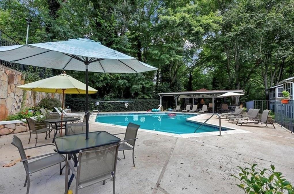 5143 Roswell Road Unit 2, Sandy Springs, Georgia 30342, 2 Bedrooms Bedrooms, ,2 BathroomsBathrooms,Residential,Sold,5143 Roswell Road Unit 2,7303460