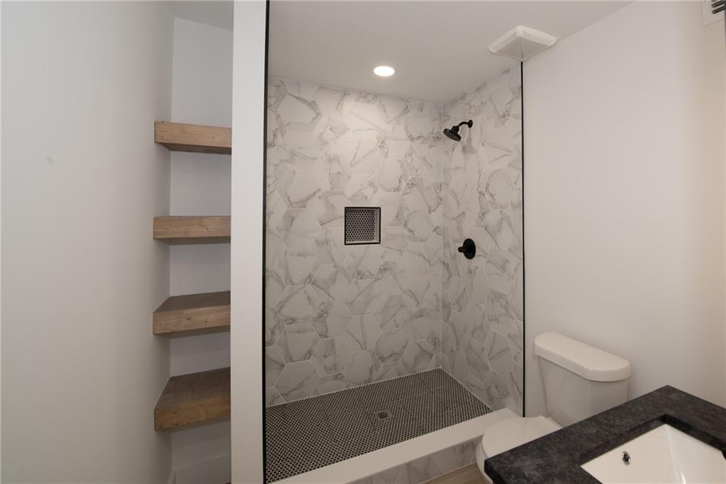 5143 Roswell Road Unit 2, Sandy Springs, Georgia 30342, 2 Bedrooms Bedrooms, ,2 BathroomsBathrooms,Residential,Sold,5143 Roswell Road Unit 2,7303460