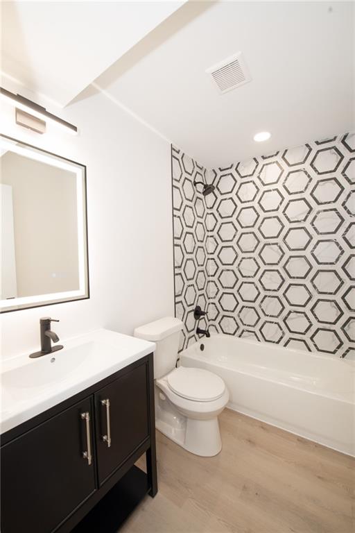 5143 Roswell Road Unit 2, Sandy Springs, Georgia 30342, 2 Bedrooms Bedrooms, ,2 BathroomsBathrooms,Residential,Sold,5143 Roswell Road Unit 2,7303460