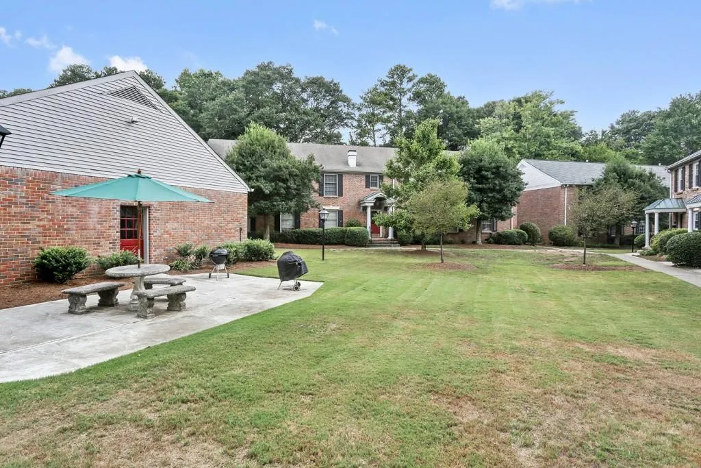 6700 Roswell Road Unit 16b, Sandy Springs, Georgia 30328, 2 Bedrooms Bedrooms, ,1 BathroomBathrooms,Residential,Sold,6700 Roswell Road Unit 16b,5738978