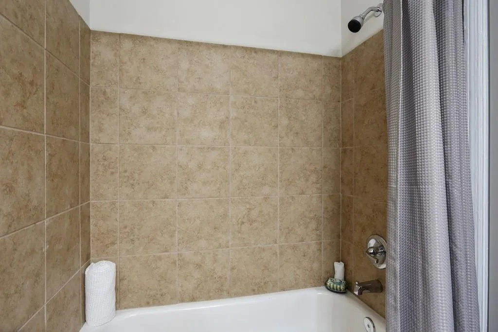 6700 Roswell Road Unit 16b, Sandy Springs, Georgia 30328, 2 Bedrooms Bedrooms, ,1 BathroomBathrooms,Residential,Sold,6700 Roswell Road Unit 16b,5738978