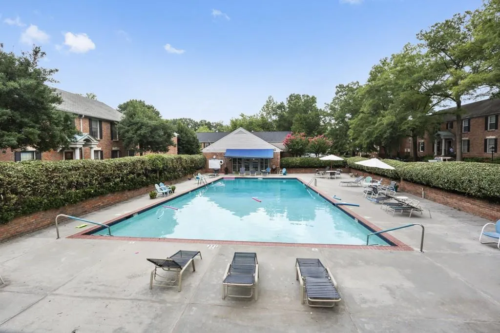 6700 Roswell Road Unit 16b, Sandy Springs, Georgia 30328, 2 Bedrooms Bedrooms, ,1 BathroomBathrooms,Residential,Sold,6700 Roswell Road Unit 16b,5738978