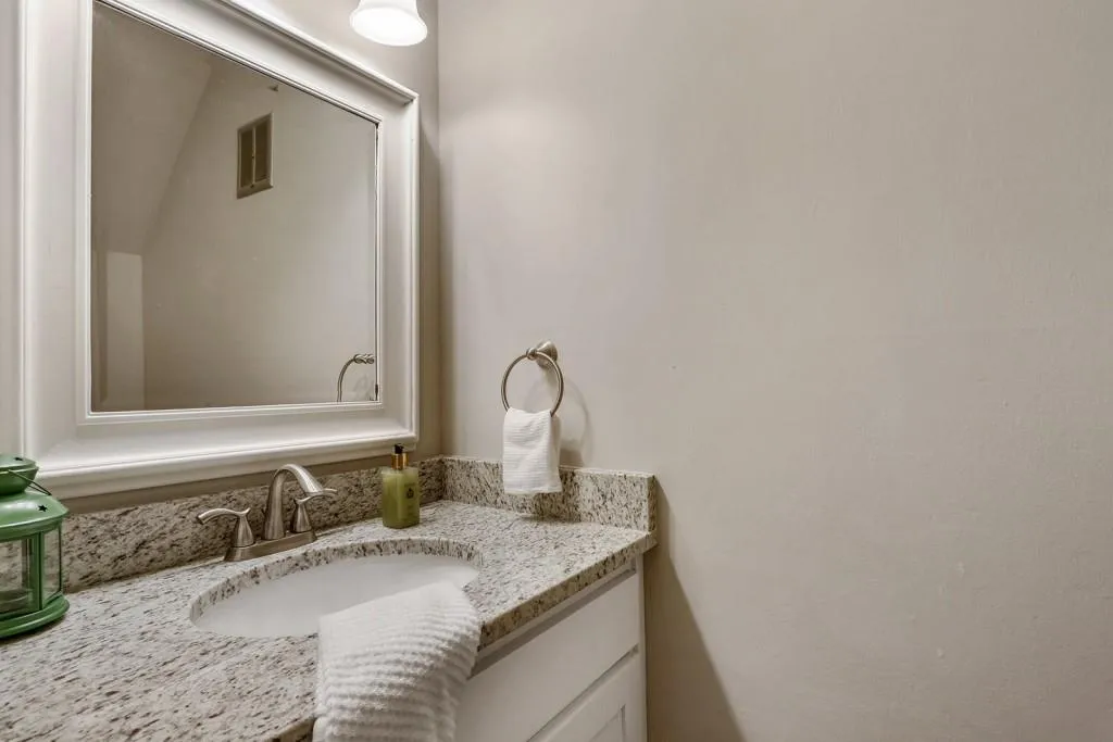 6700 Roswell Road Unit 16b, Sandy Springs, Georgia 30328, 2 Bedrooms Bedrooms, ,1 BathroomBathrooms,Residential,Sold,6700 Roswell Road Unit 16b,5738978