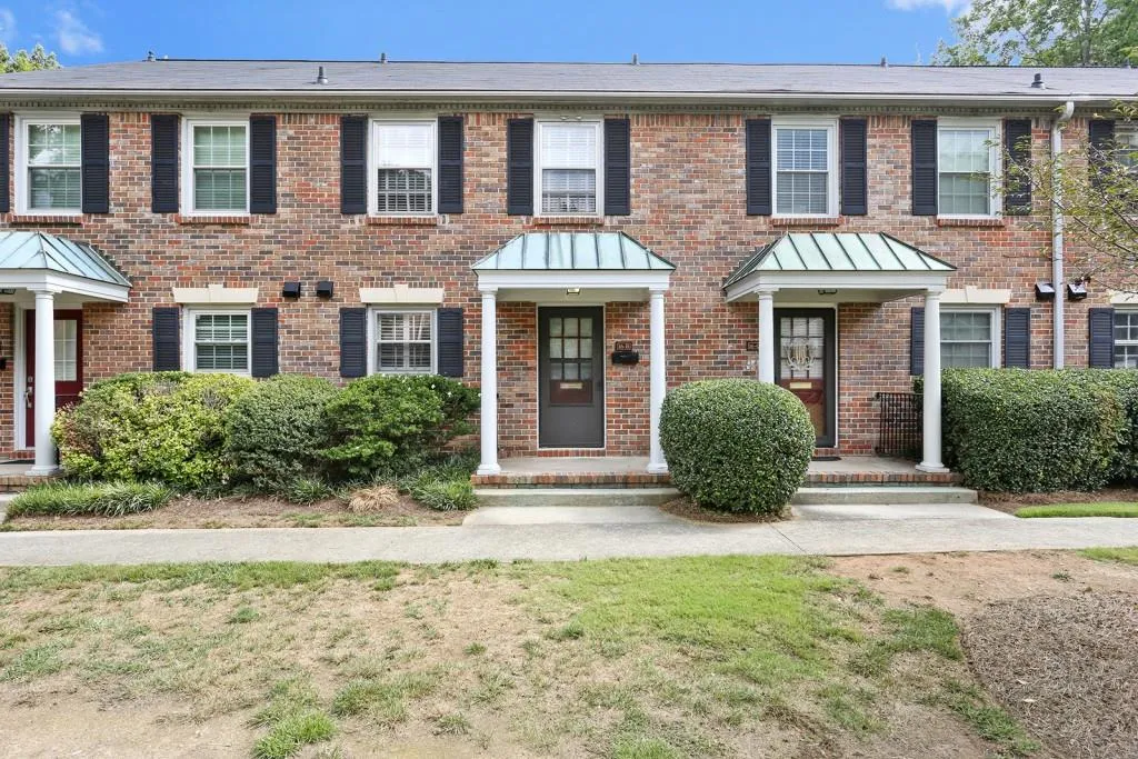 6700 Roswell Road Unit 16b, Sandy Springs, Georgia 30328, 2 Bedrooms Bedrooms, ,1 BathroomBathrooms,Residential,Sold,6700 Roswell Road Unit 16b,5738978