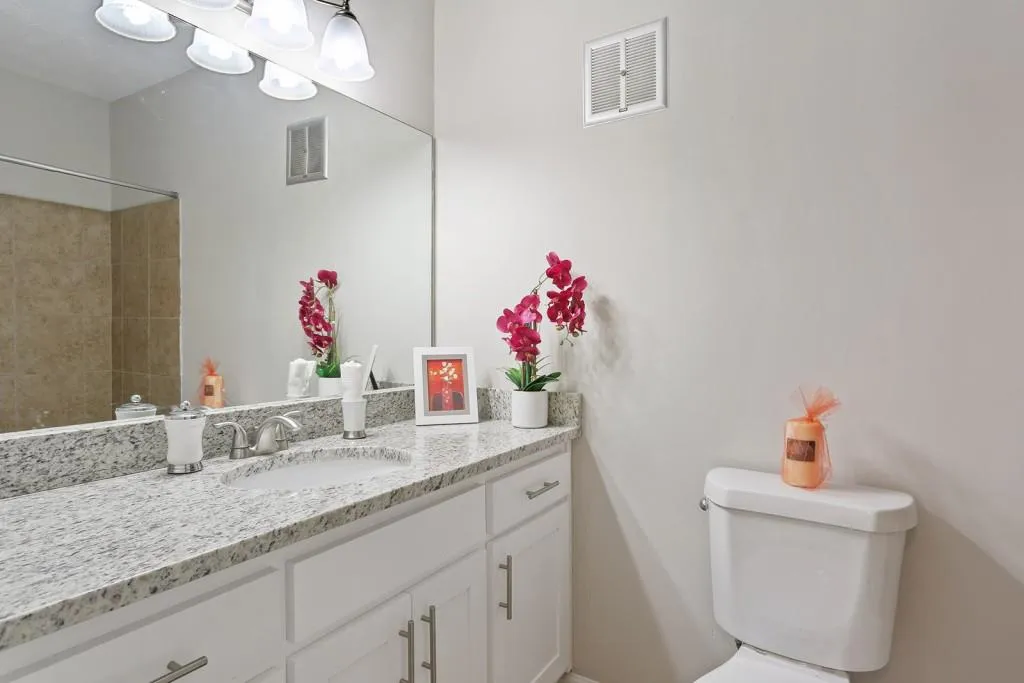 6700 Roswell Road Unit 16b, Sandy Springs, Georgia 30328, 2 Bedrooms Bedrooms, ,1 BathroomBathrooms,Residential,Sold,6700 Roswell Road Unit 16b,5738978