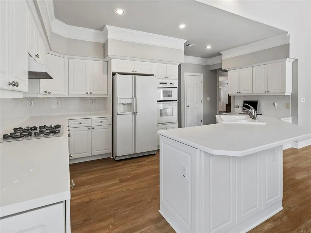 300 Craighead Drive, Sandy Springs, Georgia 30319, 4 Bedrooms Bedrooms, ,3 BathroomsBathrooms,Residential,Sold,300 Craighead Drive,6958166