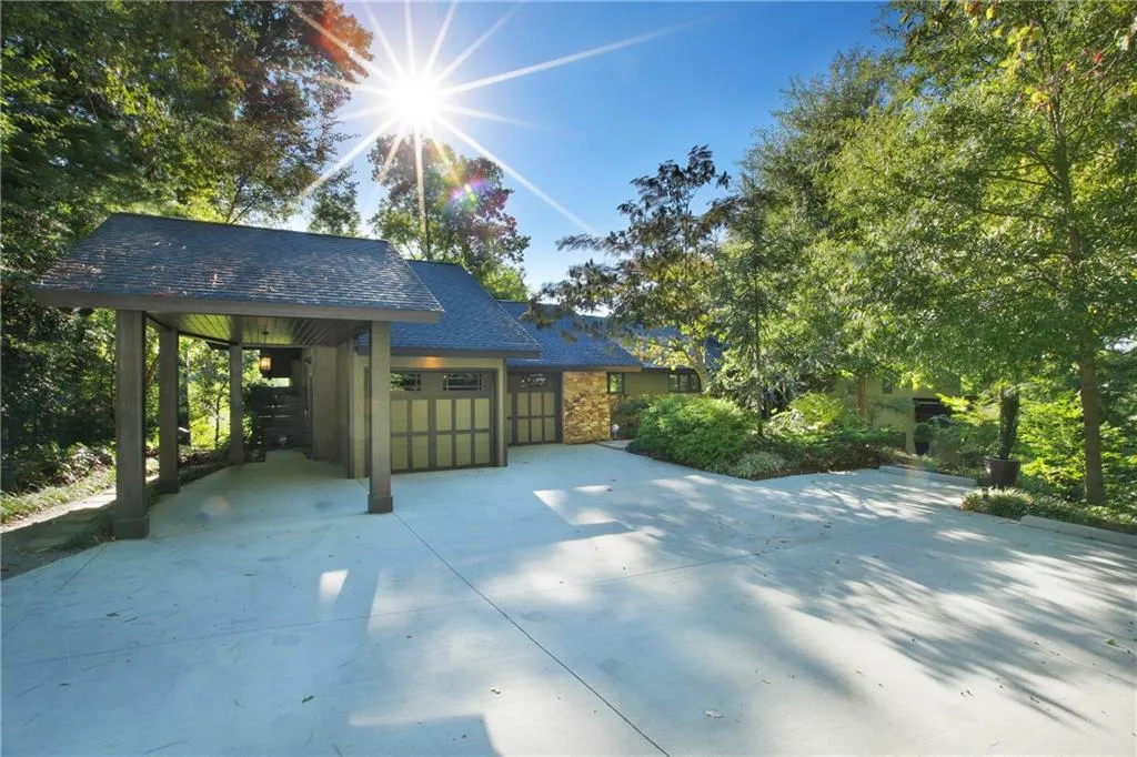 800 Mountain Creek Trace Ne, Sandy Springs, Georgia 30328, 5 Bedrooms Bedrooms, ,4 BathroomsBathrooms,Residential,Sold,800 Mountain Creek Trace Ne,5759151