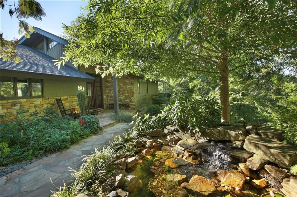 800 Mountain Creek Trace Ne, Sandy Springs, Georgia 30328, 5 Bedrooms Bedrooms, ,4 BathroomsBathrooms,Residential,Sold,800 Mountain Creek Trace Ne,5759151