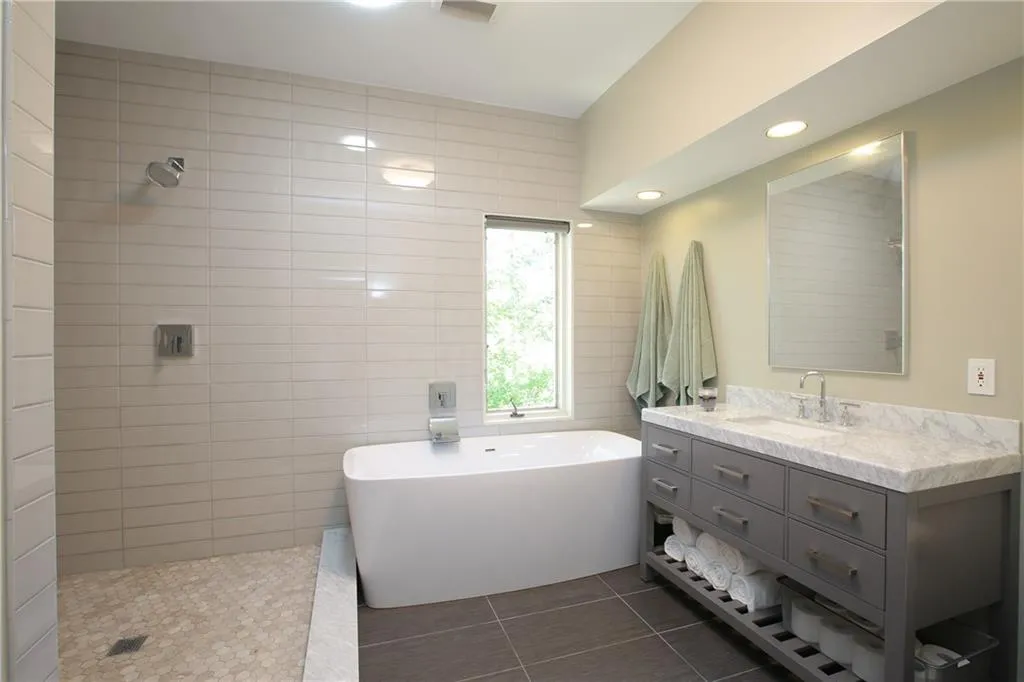 800 Mountain Creek Trace Ne, Sandy Springs, Georgia 30328, 5 Bedrooms Bedrooms, ,4 BathroomsBathrooms,Residential,Sold,800 Mountain Creek Trace Ne,5759151