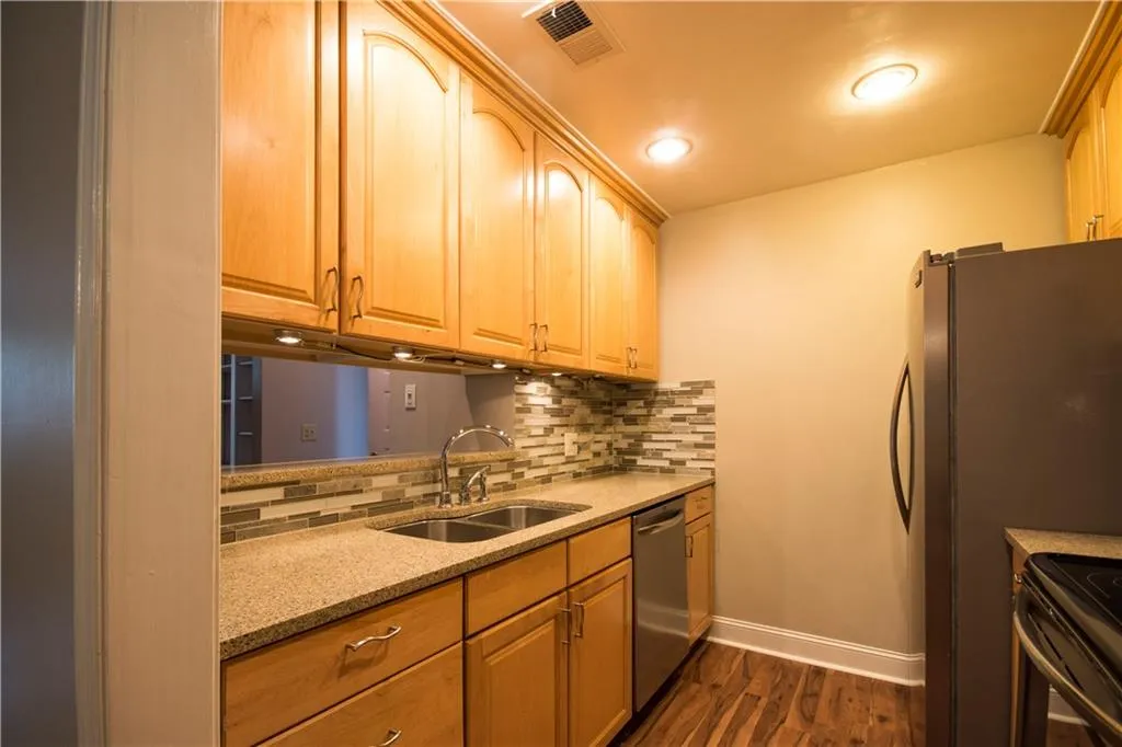 109 Barrington Hills Drive Unit 109, Sandy Springs, Georgia 30350, 2 Bedrooms Bedrooms, ,2 BathroomsBathrooms,Residential,Sold,109 Barrington Hills Drive Unit 109,5891746