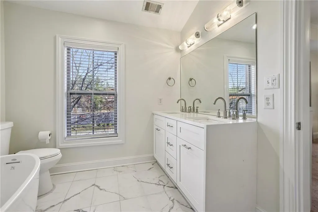 238 Le Gran Bend, Atlanta, Georgia 30328, 2 Bedrooms Bedrooms, ,2 BathroomsBathrooms,Residential,For Sale,238 Le Gran Bend,7725632
