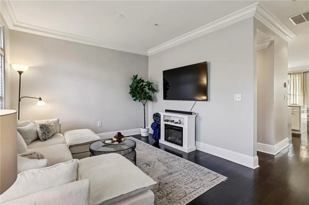 238 Le Gran Bend, Atlanta, Georgia 30328, 2 Bedrooms Bedrooms, ,2 BathroomsBathrooms,Residential,For Sale,238 Le Gran Bend,7725632