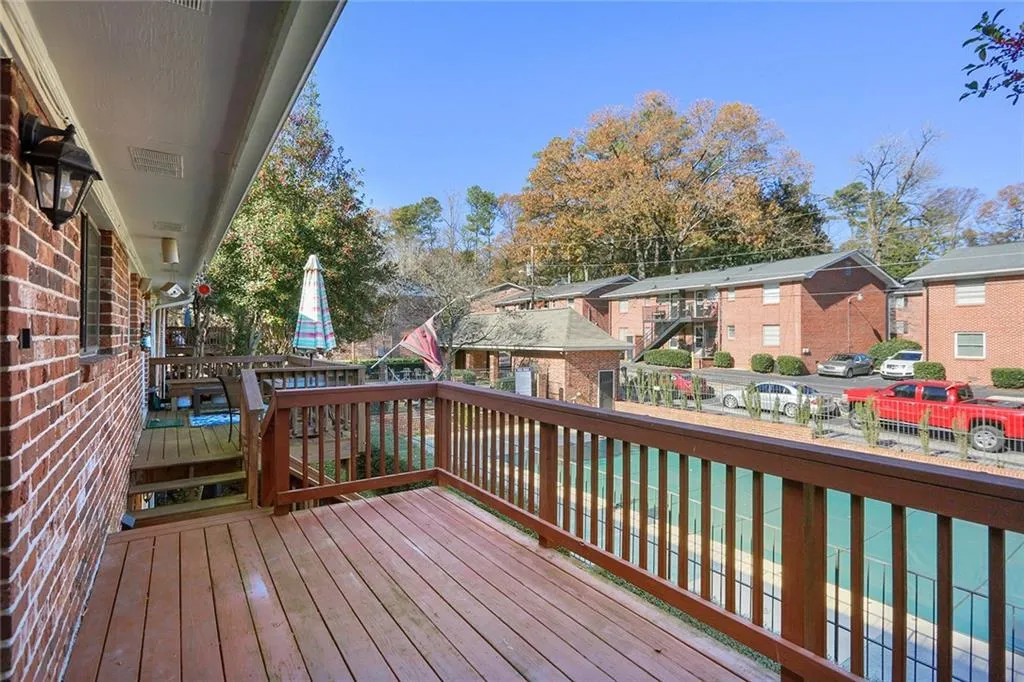 4266 Roswell Road Ne Unit F4, Atlanta, Georgia 30342, 3 Bedrooms Bedrooms, ,2 BathroomsBathrooms,Residential,Sold,4266 Roswell Road Ne Unit F4,6816245