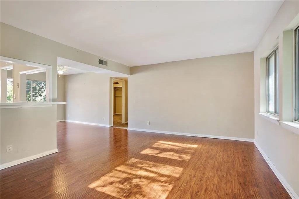 4266 Roswell Road Ne Unit F4, Atlanta, Georgia 30342, 3 Bedrooms Bedrooms, ,2 BathroomsBathrooms,Residential,Sold,4266 Roswell Road Ne Unit F4,6816245