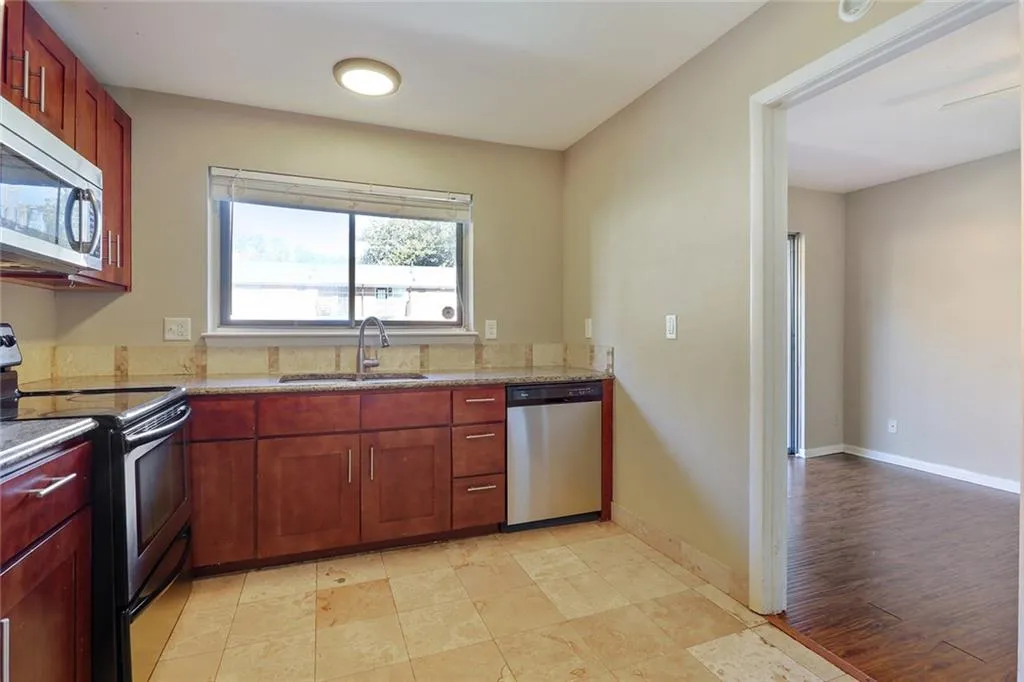 4266 Roswell Road Ne Unit F4, Atlanta, Georgia 30342, 3 Bedrooms Bedrooms, ,2 BathroomsBathrooms,Residential,Sold,4266 Roswell Road Ne Unit F4,6816245