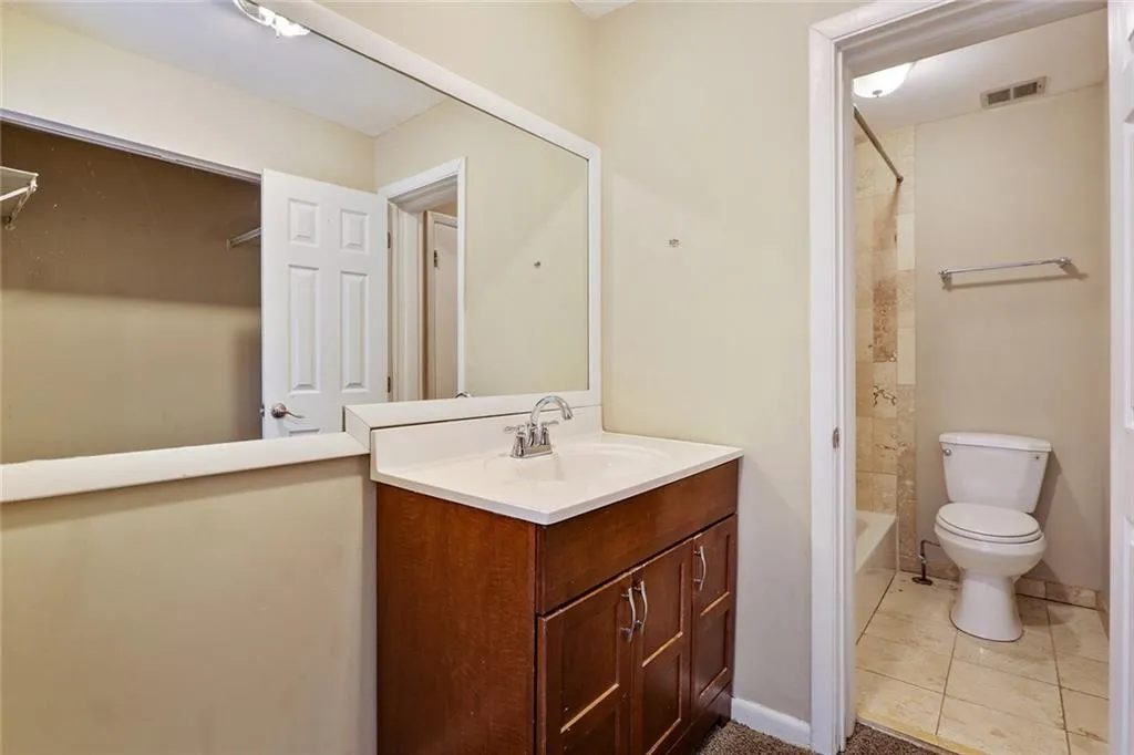 4266 Roswell Road Ne Unit F4, Atlanta, Georgia 30342, 3 Bedrooms Bedrooms, ,2 BathroomsBathrooms,Residential,Sold,4266 Roswell Road Ne Unit F4,6816245