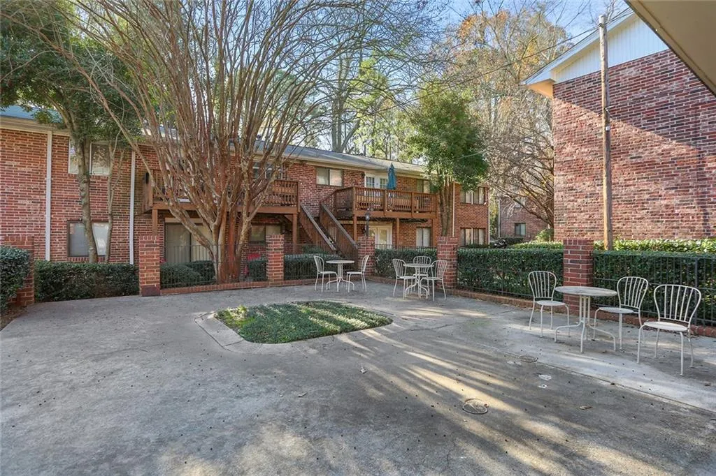 4266 Roswell Road Ne Unit F4, Atlanta, Georgia 30342, 3 Bedrooms Bedrooms, ,2 BathroomsBathrooms,Residential,Sold,4266 Roswell Road Ne Unit F4,6816245