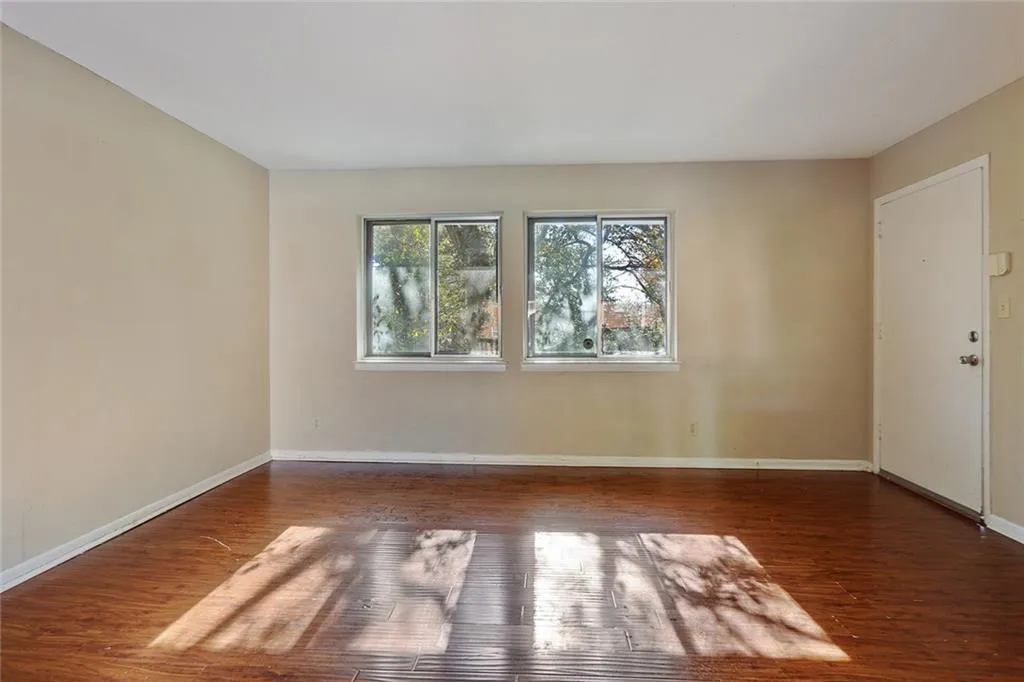 4266 Roswell Road Ne Unit F4, Atlanta, Georgia 30342, 3 Bedrooms Bedrooms, ,2 BathroomsBathrooms,Residential,Sold,4266 Roswell Road Ne Unit F4,6816245