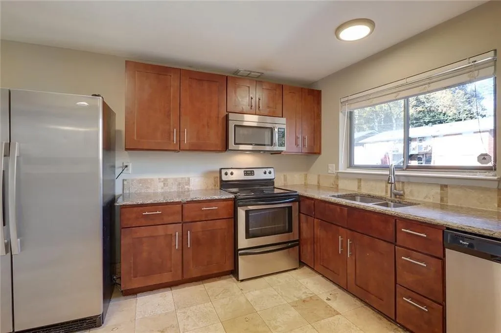 4266 Roswell Road Ne Unit F4, Atlanta, Georgia 30342, 3 Bedrooms Bedrooms, ,2 BathroomsBathrooms,Residential,Sold,4266 Roswell Road Ne Unit F4,6816245