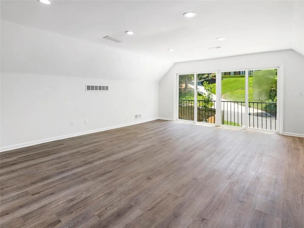 6695 Chesapeake Point Nw, Sandy Springs, Georgia 30328, 6 Bedrooms Bedrooms, ,3 BathroomsBathrooms,Residential,Sold,6695 Chesapeake Point Nw,7049025