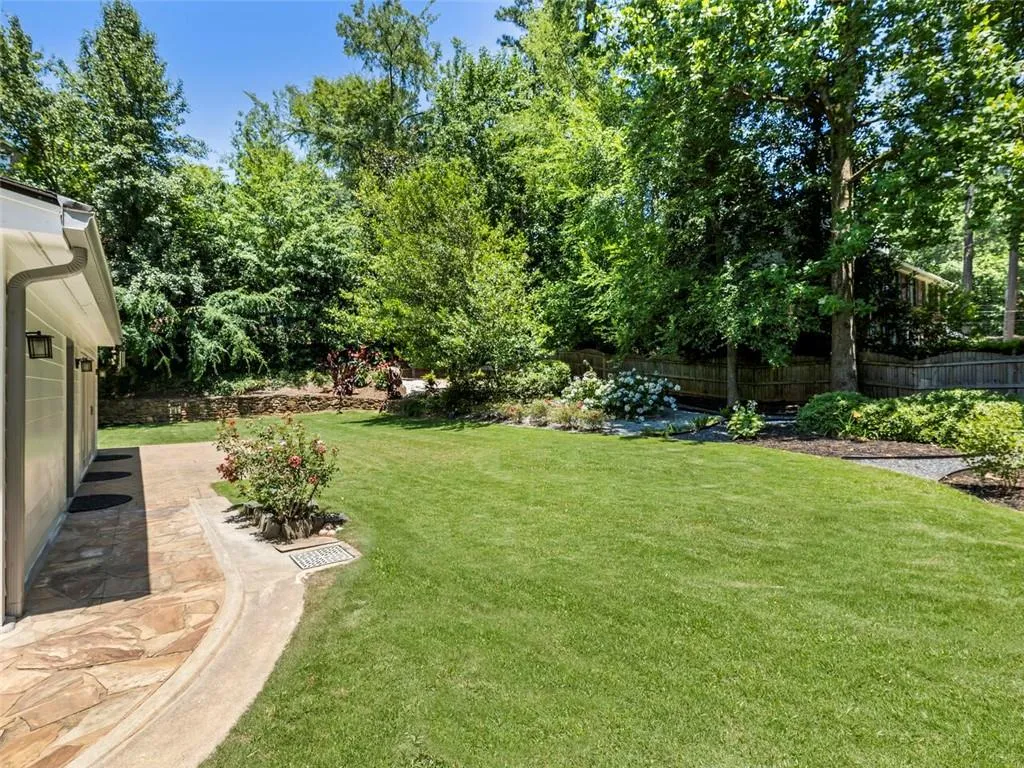 6695 Chesapeake Point Nw, Sandy Springs, Georgia 30328, 6 Bedrooms Bedrooms, ,3 BathroomsBathrooms,Residential,Sold,6695 Chesapeake Point Nw,7049025