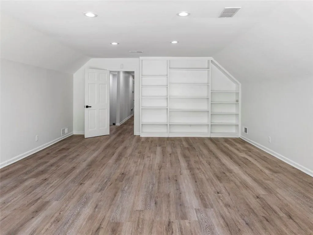 6695 Chesapeake Point Nw, Sandy Springs, Georgia 30328, 6 Bedrooms Bedrooms, ,3 BathroomsBathrooms,Residential,Sold,6695 Chesapeake Point Nw,7049025