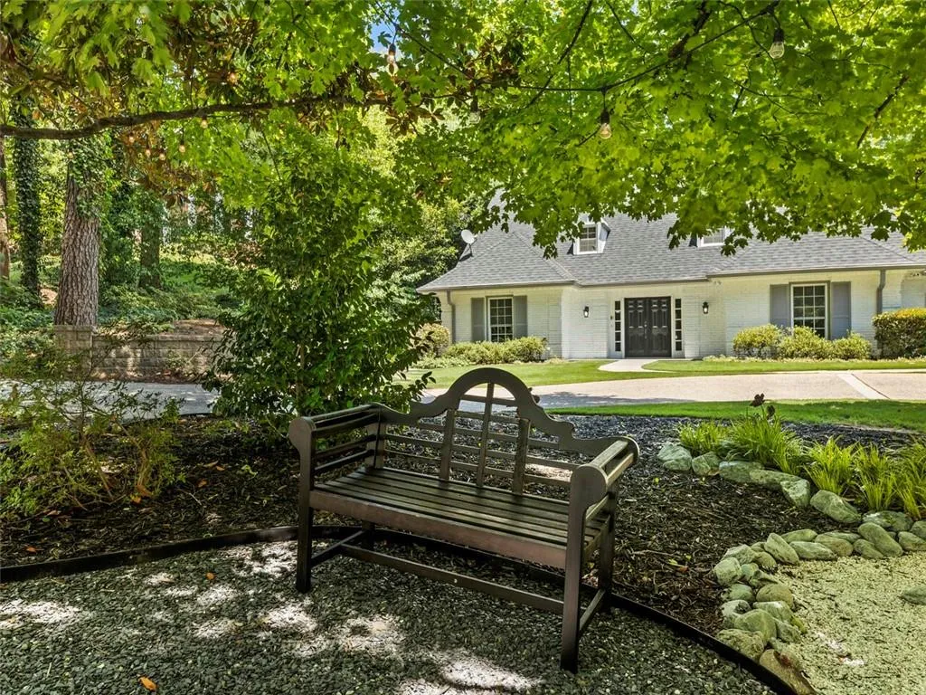 6695 Chesapeake Point Nw, Sandy Springs, Georgia 30328, 6 Bedrooms Bedrooms, ,3 BathroomsBathrooms,Residential,Sold,6695 Chesapeake Point Nw,7049025