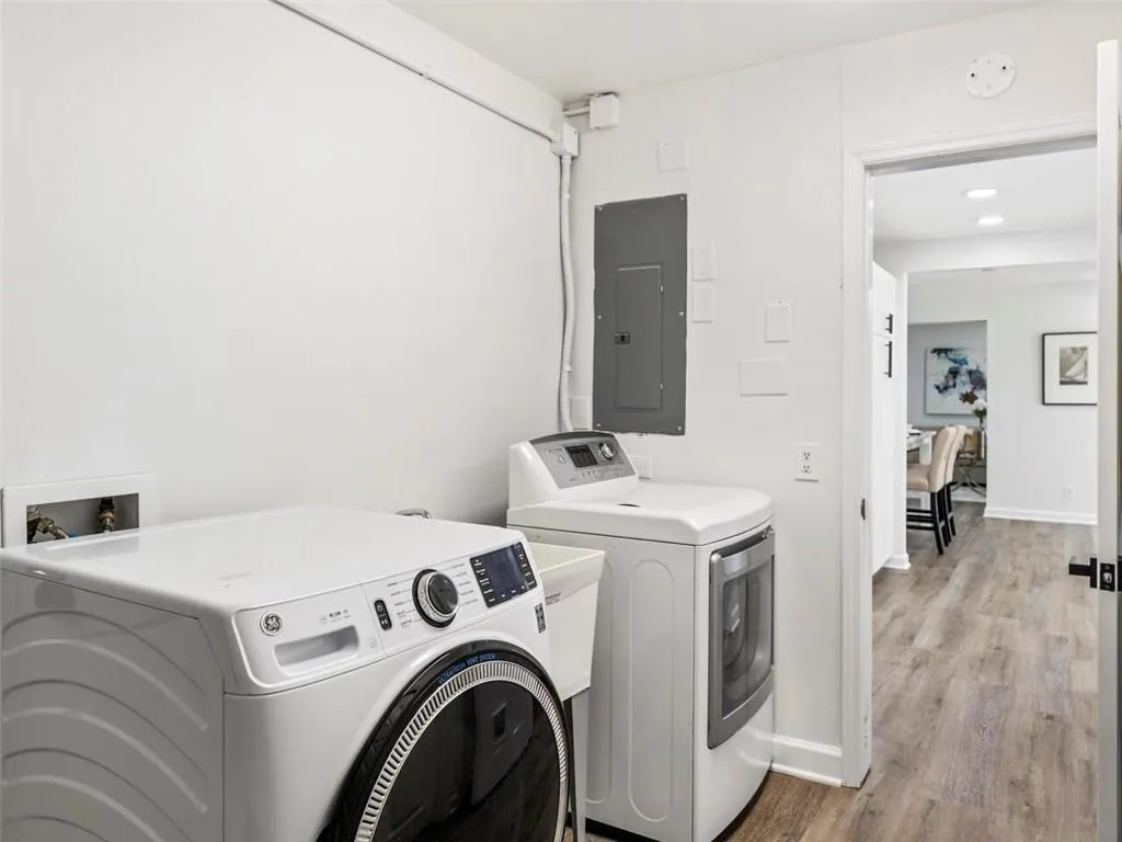 6695 Chesapeake Point Nw, Sandy Springs, Georgia 30328, 6 Bedrooms Bedrooms, ,3 BathroomsBathrooms,Residential,Sold,6695 Chesapeake Point Nw,7049025