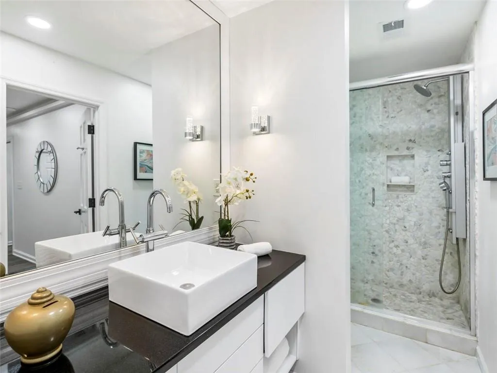 6695 Chesapeake Point Nw, Sandy Springs, Georgia 30328, 6 Bedrooms Bedrooms, ,3 BathroomsBathrooms,Residential,Sold,6695 Chesapeake Point Nw,7049025