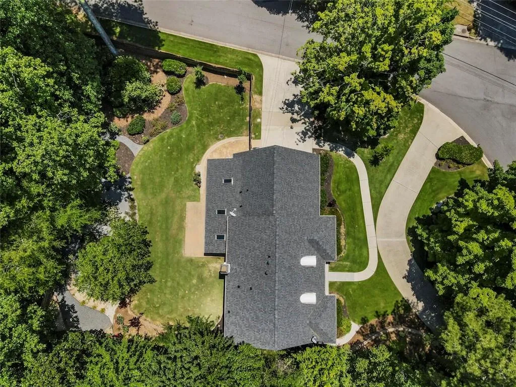 6695 Chesapeake Point Nw, Sandy Springs, Georgia 30328, 6 Bedrooms Bedrooms, ,3 BathroomsBathrooms,Residential,Sold,6695 Chesapeake Point Nw,7049025