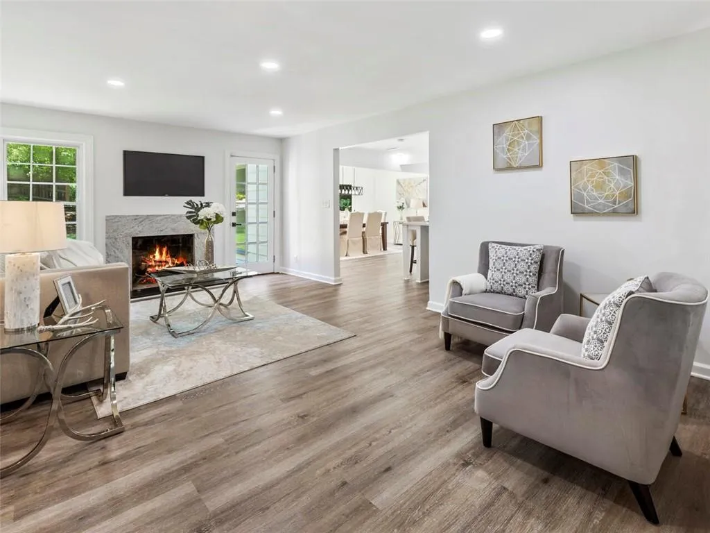 6695 Chesapeake Point Nw, Sandy Springs, Georgia 30328, 6 Bedrooms Bedrooms, ,3 BathroomsBathrooms,Residential,Sold,6695 Chesapeake Point Nw,7049025