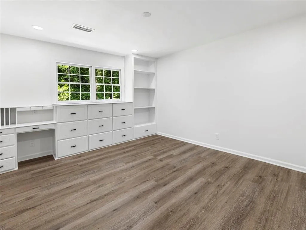 6695 Chesapeake Point Nw, Sandy Springs, Georgia 30328, 6 Bedrooms Bedrooms, ,3 BathroomsBathrooms,Residential,Sold,6695 Chesapeake Point Nw,7049025