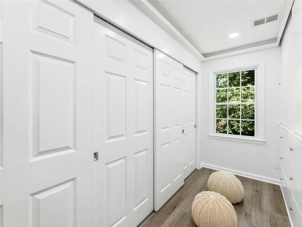 6695 Chesapeake Point Nw, Sandy Springs, Georgia 30328, 6 Bedrooms Bedrooms, ,3 BathroomsBathrooms,Residential,Sold,6695 Chesapeake Point Nw,7049025